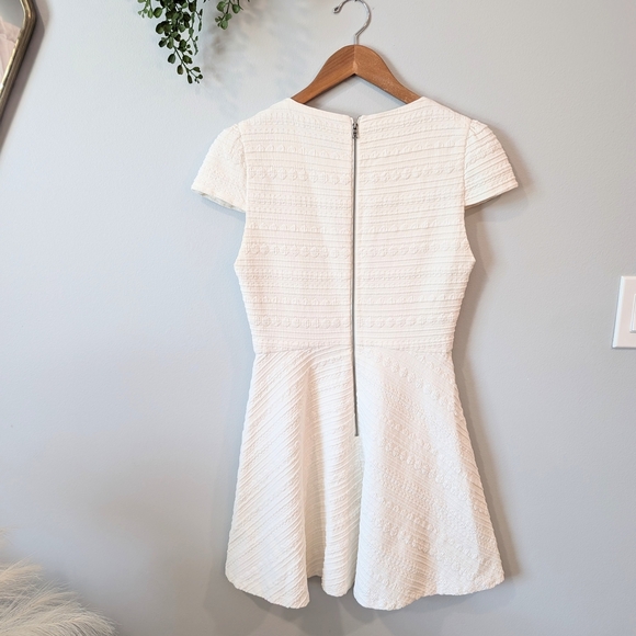 Alice + Olivia White Ribbed Fit and Flare Mini Dress - Picture 5 of 9